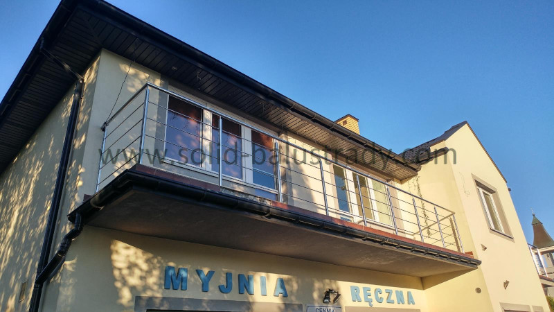 Balustrada ze stali nierdzewnej na balkonie wykonana w Warszawie Rembertów
