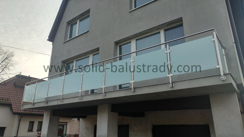 Balustrada szklana balkonowa zamontowana w Warszawie Rembertów